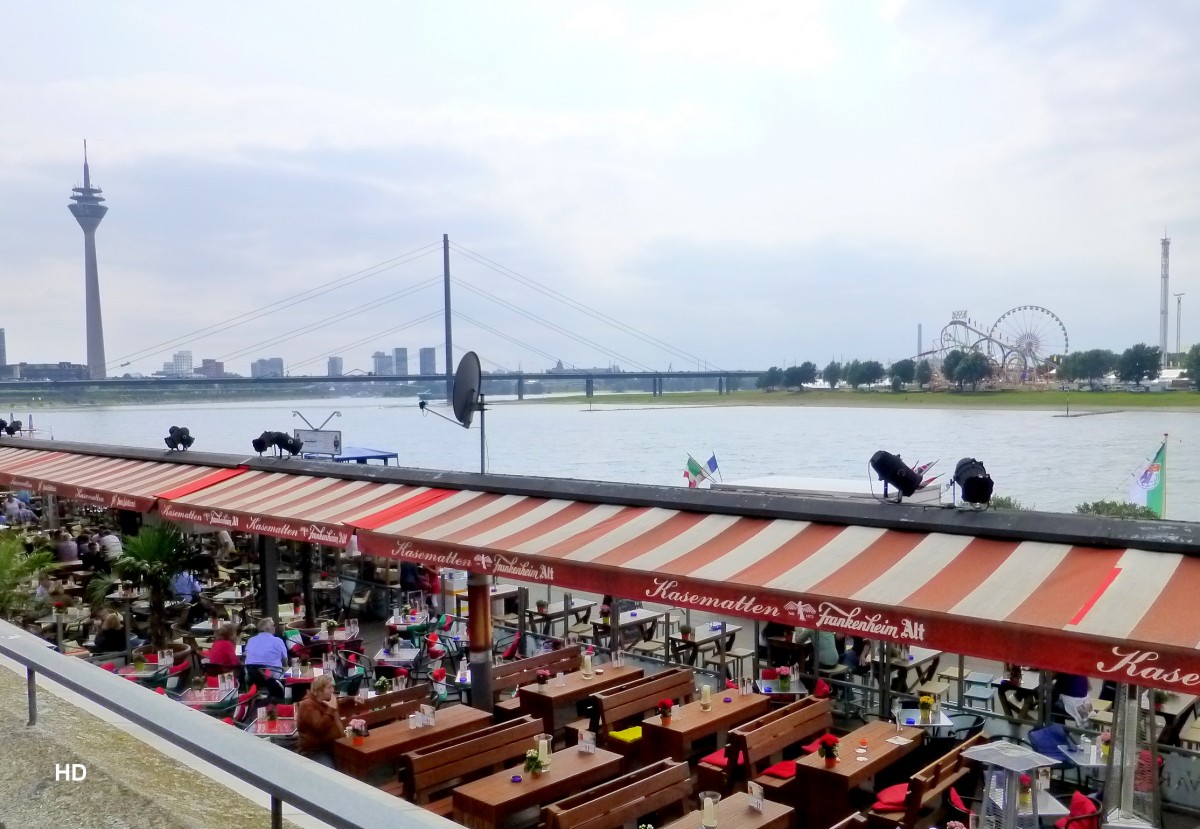 Gastronomiemeile am Rheinufer Nhe der Altstadt in Dsseldorf.
Aufgenommen im Juli 2013.