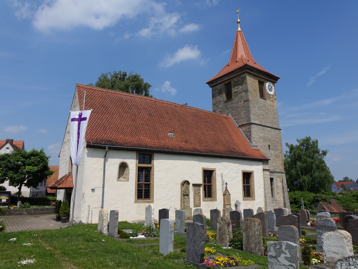 Gattenhofen, Ev. St. Michael Kirche, Chorturmkirche, erbaut im 13. Jahrhundert (14.05.2015)