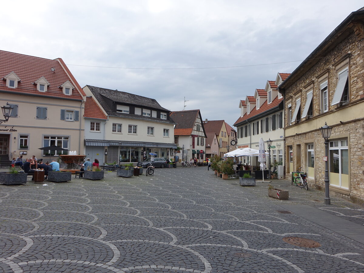 Gau-Algesheim, Gebude am Marktplatz (14.06.2020)