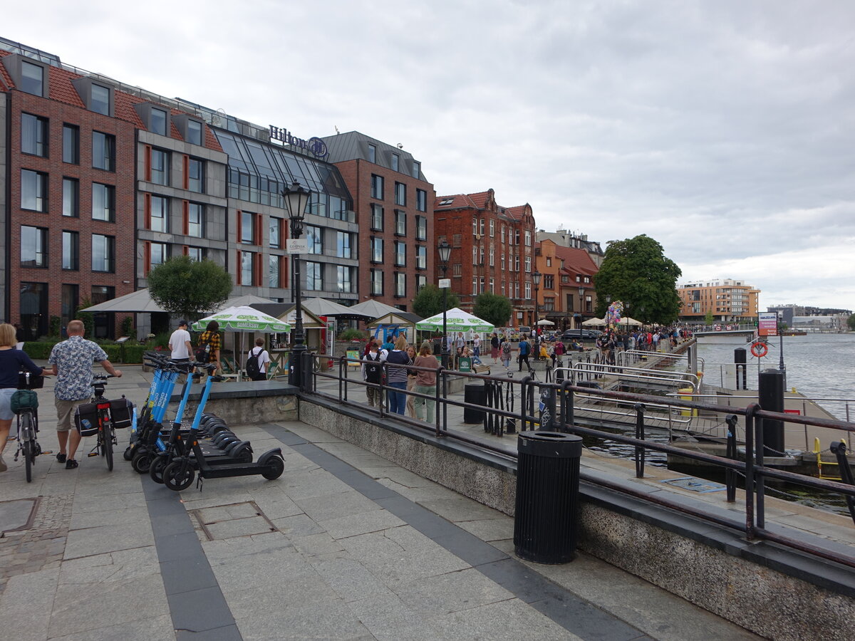 Gdansk / Danzig, Huser an der Promenade Rybackie Poprzeze (02.08.2021)