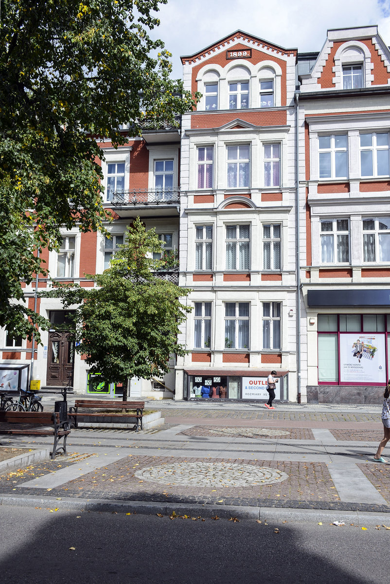 Gebde aus der deutschen Grnderzeit an Wojska Polskiego (frher Bahnhofstrae) in Słupsk (Stolp) in Hinterpommern. Aufnahme: 23. August 2020.