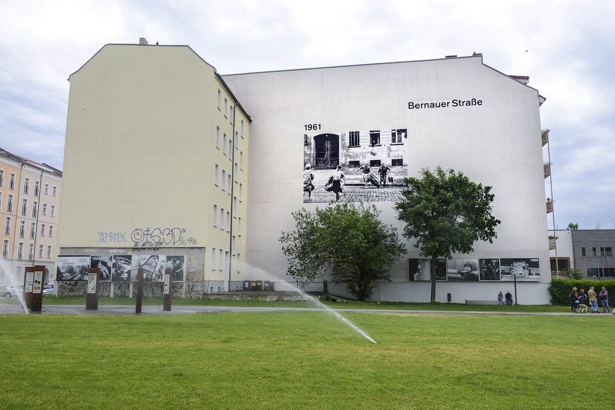 Gebäude an der Brunnenstraße im Berliner Ortsteil Gesundbrunnen. Aufnahme: 8. Juni 2019.