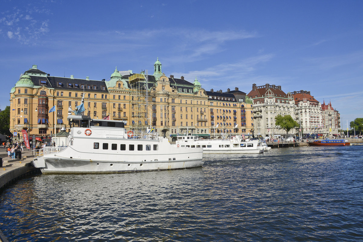 Gebude aus der schwedischen Grnderzeit am Strandvgen in Stockholm. Aufnahme: 26. Juli 2017.