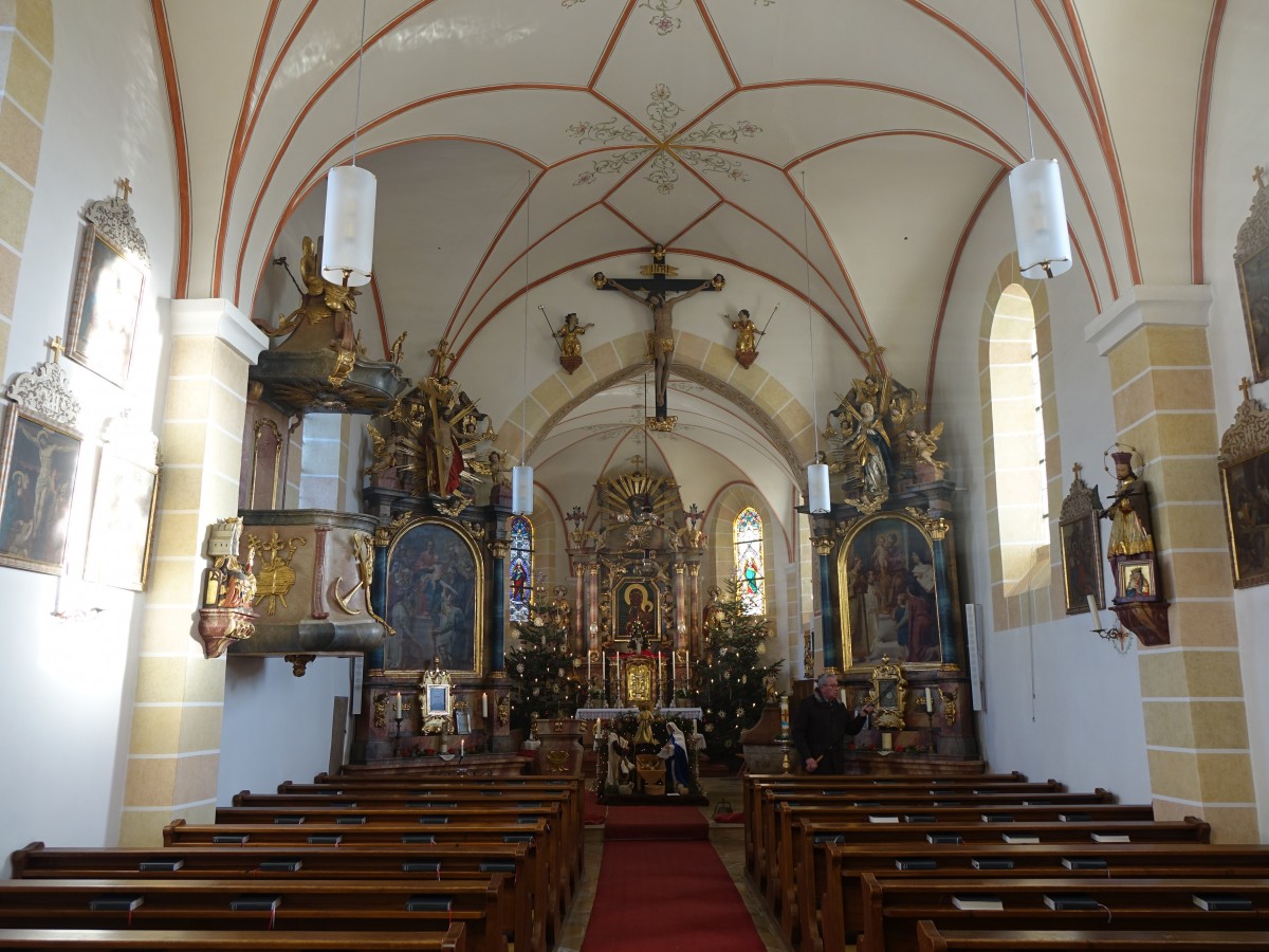 Gebrontshausen, Innenraum mit Ausstattung aus dem 18. Jahrhundert in der Pfarrkirche Maria Empfngnis (27.12.2015)