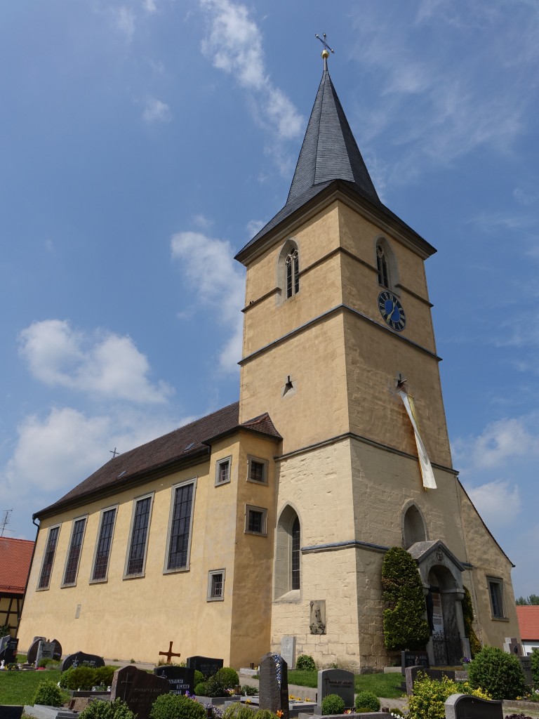 Gebsattel, Kath. St. Laurentius Kirche, Chorturmkirche, Turmunterbau 12. Jahrhundert, Kirchenschiff erbaut 1709 (14.05.2015)