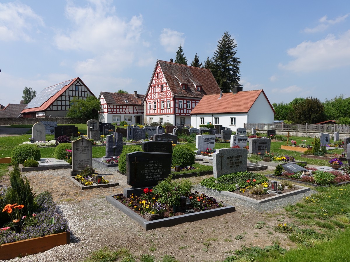 Gebsattel, Pfarrhaus und Pfarrscheune, erbaut 1676 (14.05.2015)