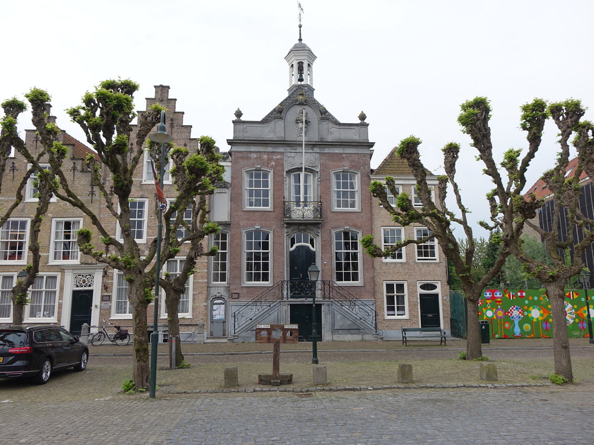 Geertruidenberg, altes Rathaus, erbaut im 14. Jahrhundert, Giebelfassade von 1768 (10.05.2016)