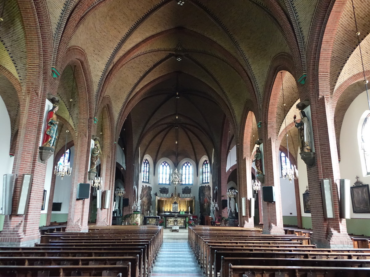 Geesteren, neugotischer Innenraum der Pfarrkirche St. Pancratius (22.07.2017)