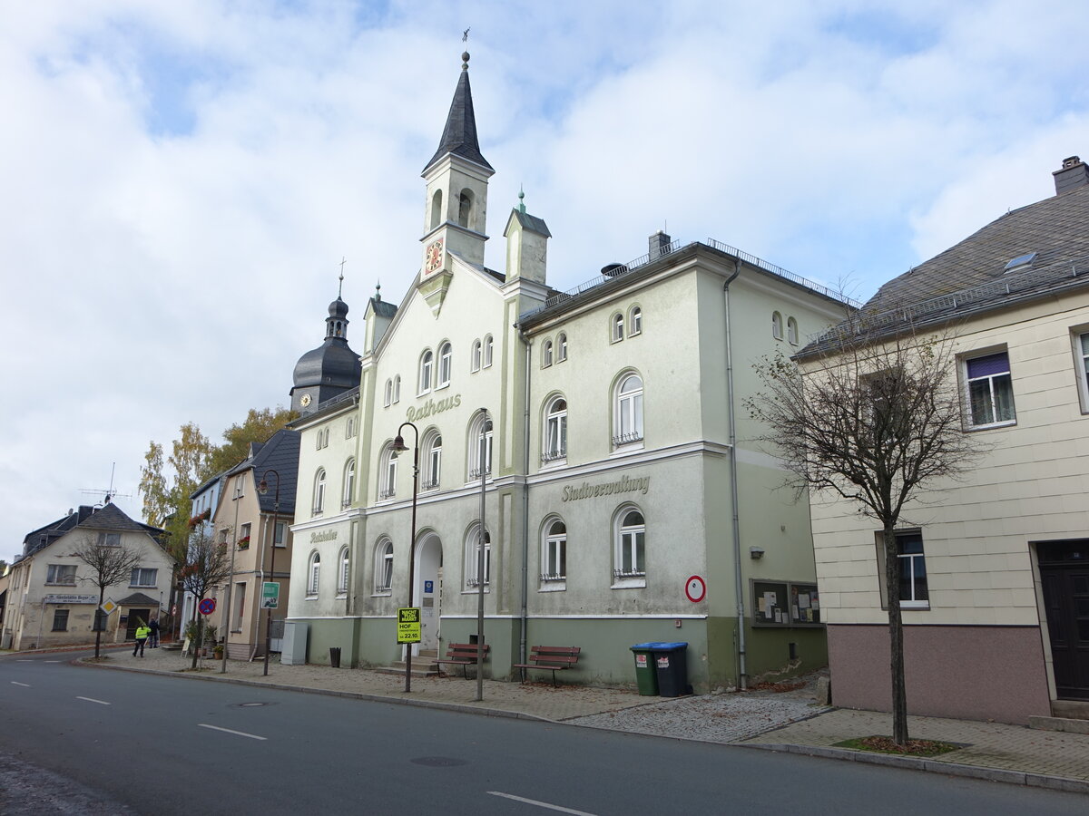 Gefell, Rathausgebude am Marktplatz (19.10.2022)