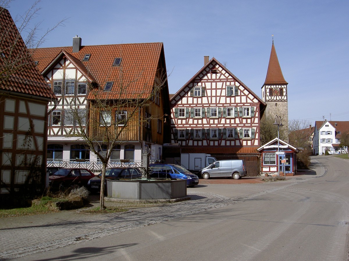 Geifertshofen, Hauptstrae mit St. Sebastian Kirche, erbaut 1626 durch die Schenken von Limpurg (16.03.2013)