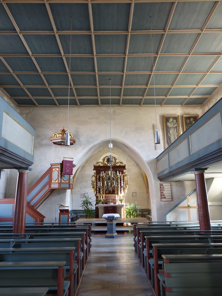 Geilsheim, Innenraum der Ev. Pfarrkirche Hl. Kreuz, erbaut im 14. Jahrhundert (18.03.2015)