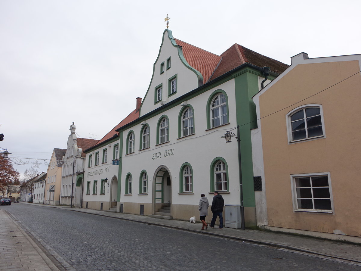 Geiselhring, Hotel Geiselhringer Hof mit Saalbau am Stadtplatz (26.12.2016)