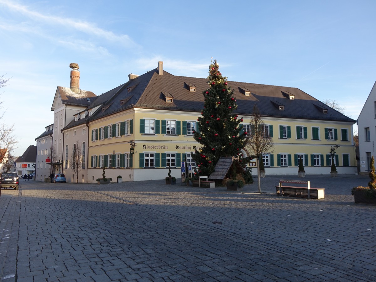 Geisenfeld, Klosterbrauerei am Stadtplatz, erbaut 1747 (25.12.2015)