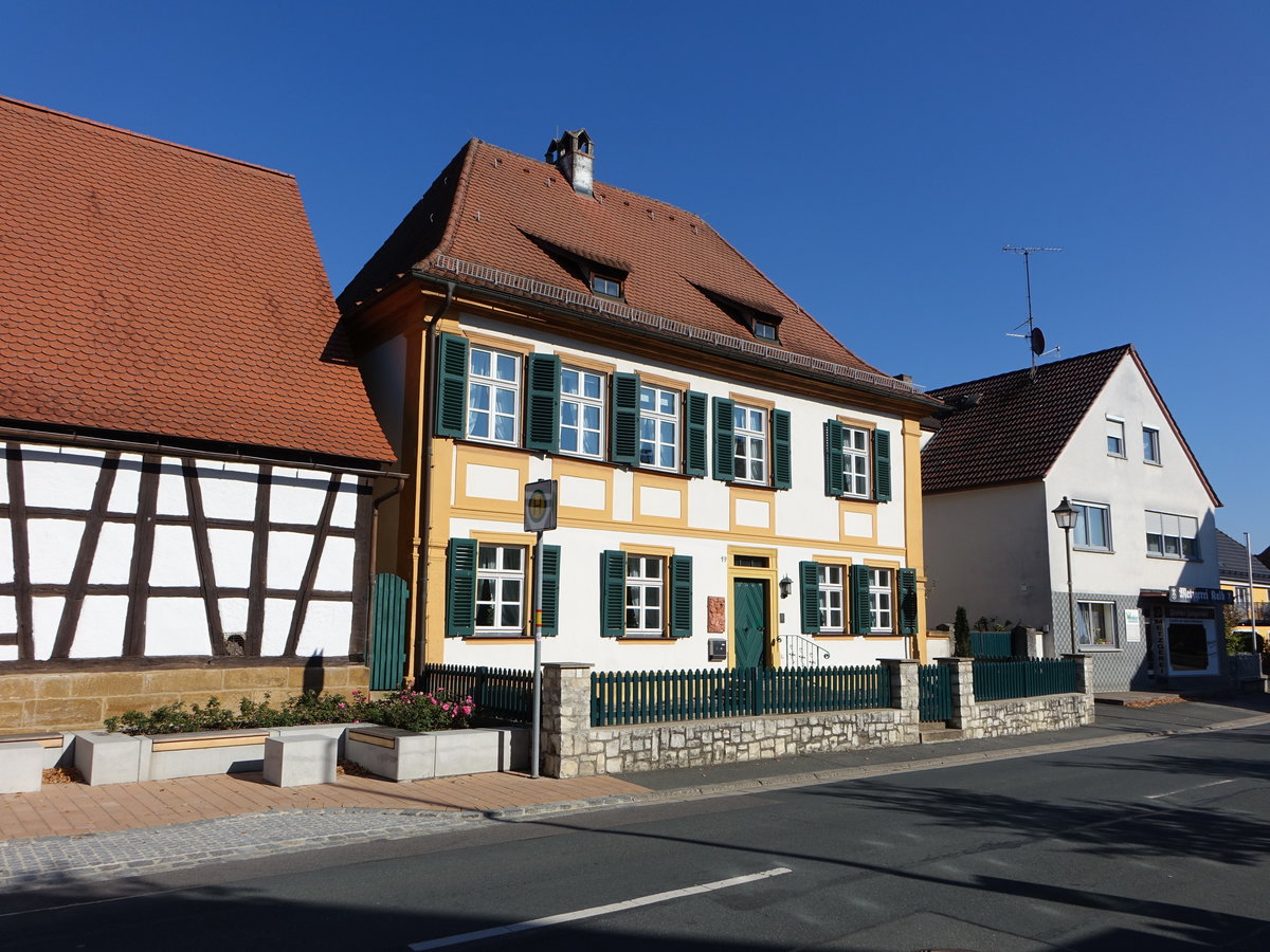 Geisfeld, Pfarrhaus in der Magdalenenstrae, erbaut um 1800 (13.10.2018)