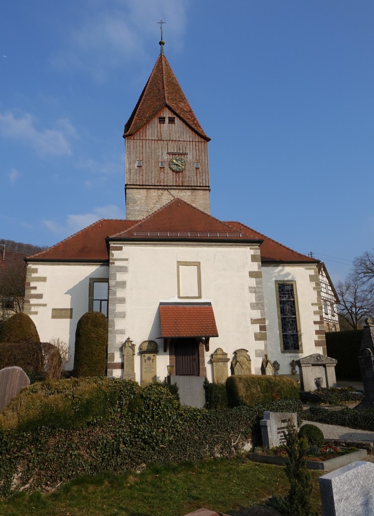 Geislingen am Kocher, St. Veit Kirche, erbaut ab 1382, zum Turm quergestelltes Schiff von 1788 mit gotischen Sockel, umgestaltet 1963 (15.03.2015)