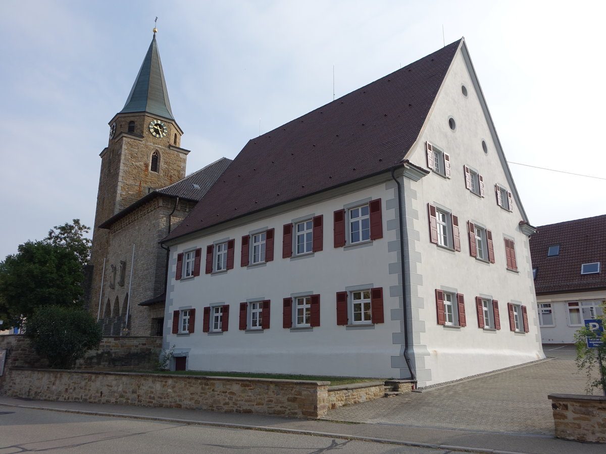 Geislingen, Pfarrkirche St. Ulrich und Pfarrhaus, erbaut von 1927 bis 1928 (19.08.2018)