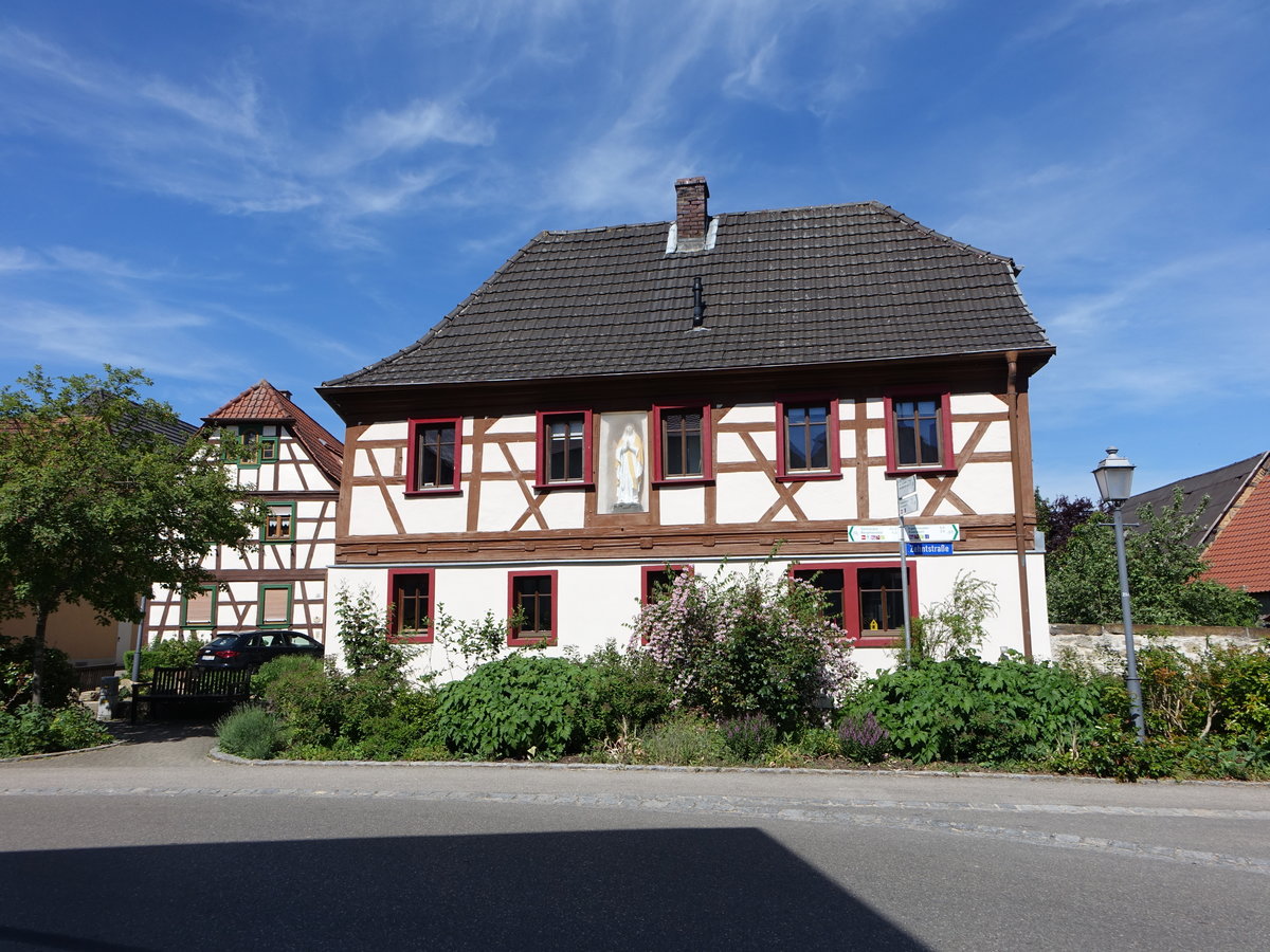 Geldersheim, historisches Fachwerkhaus in der Zehntstrae (28.05.2017)