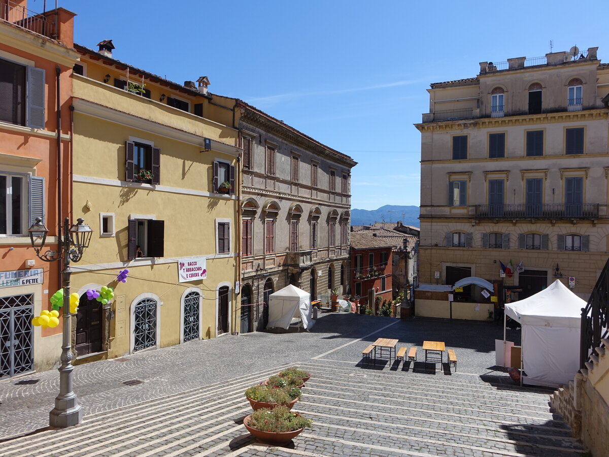 Genazzano, Huser an der Piazza Giuseppe Emilio D' Amico (18.09.2022)