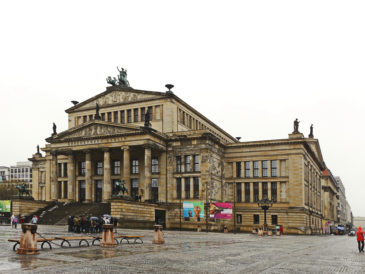 Gendarmenmarkt  bei Regen am 26. Januar 2019 mit Blick auf das Konzerthaus Berlin.

