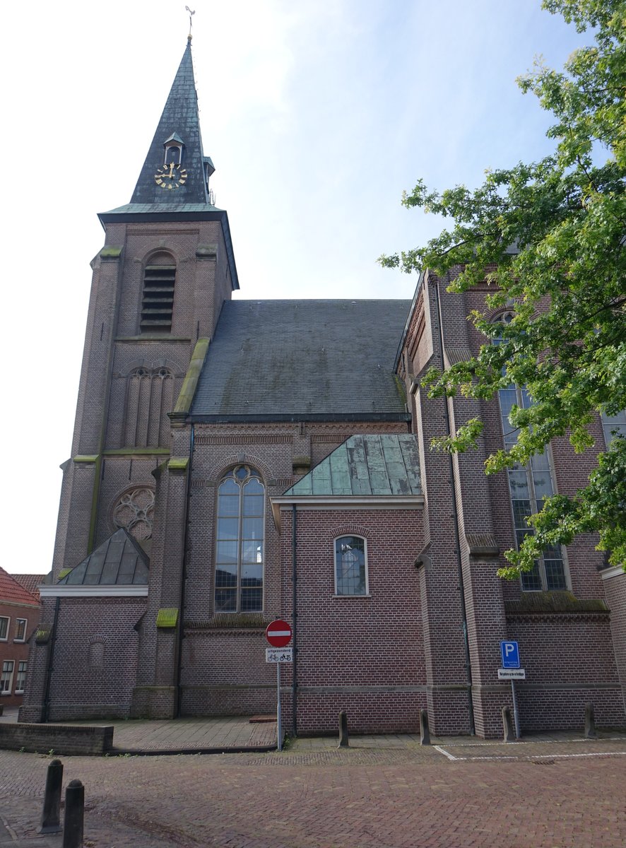 Genemuiden, St. Nicolas Kirche, erbaut von 1882 bis 1883 durch den Architekten F. C. Koch (24.07.2017)