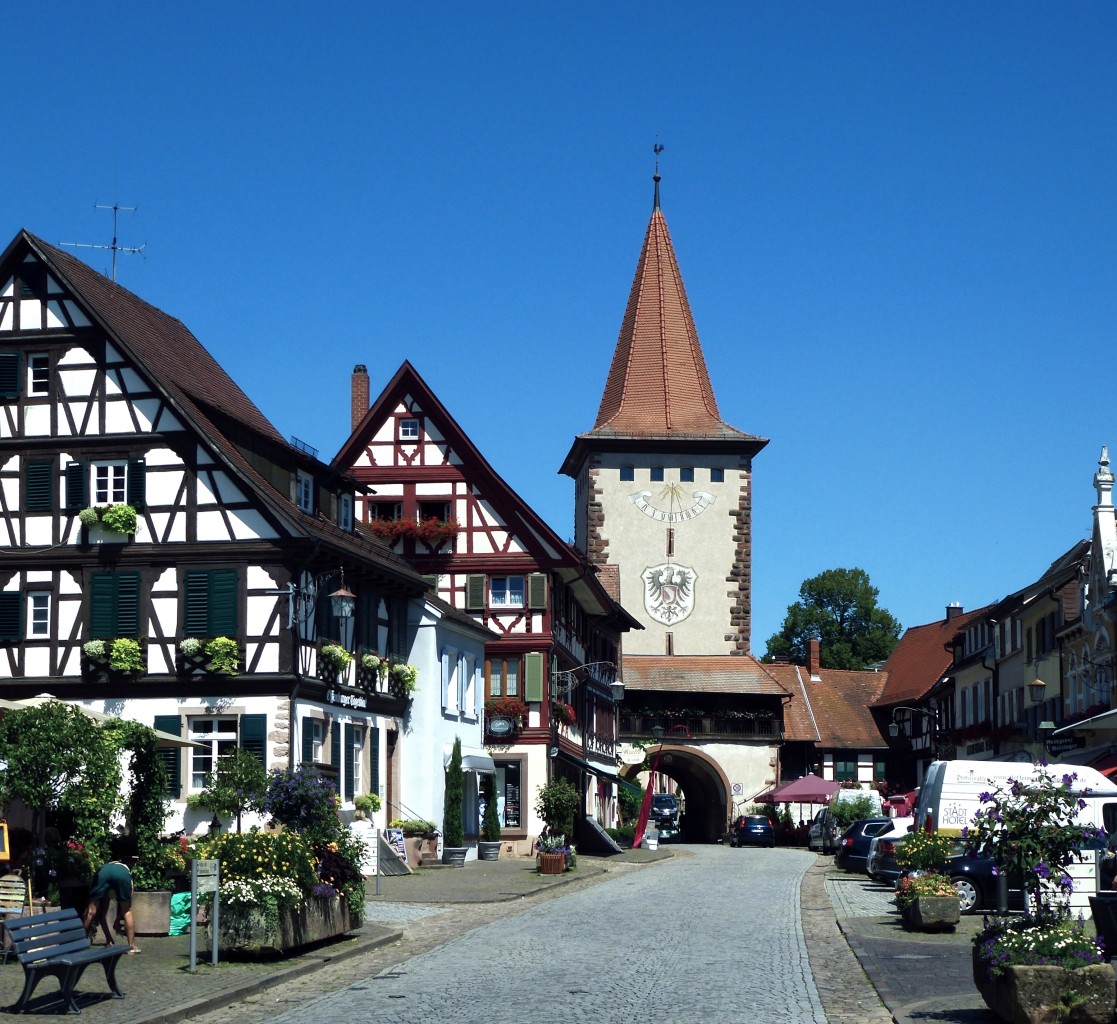 Gengenbach, Blick vom Marktplatz zum Obertor, Aug.2015