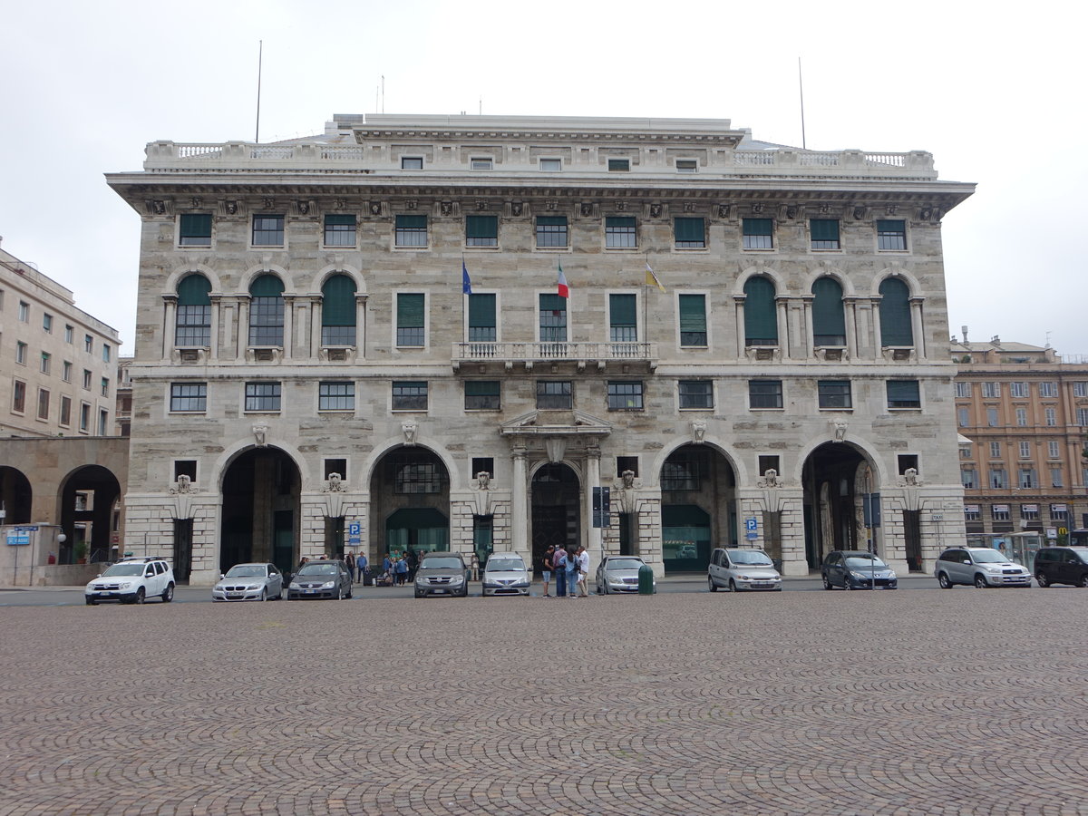 Genua, Palazzo Nafta an der Piazza della Vittoria, erbaut von 1933 bis 1934 durch den  Architekten Cristoforo Ginatta (15.06.2019)