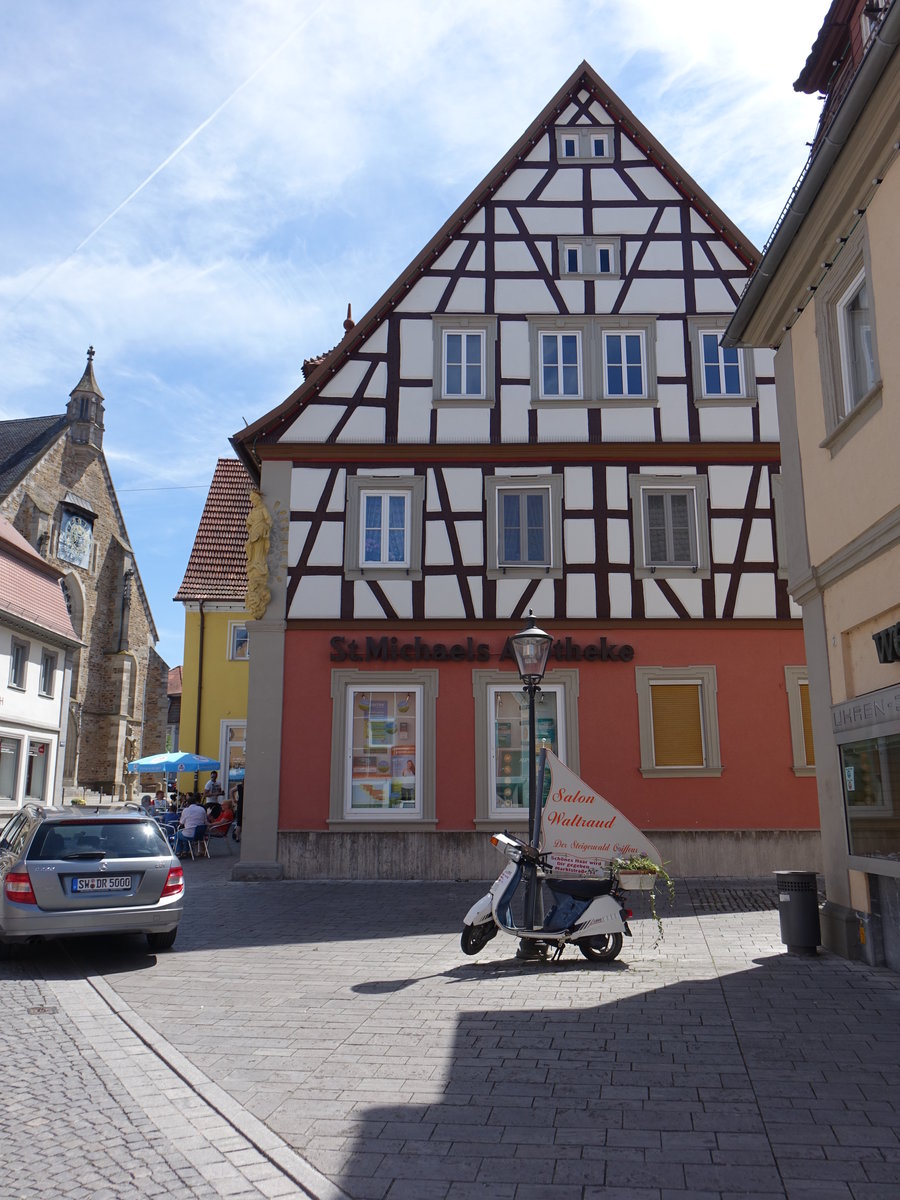 Gerolzhofen, Fachwerkhaus der St. Michaels Apotheke (28.05.2017)