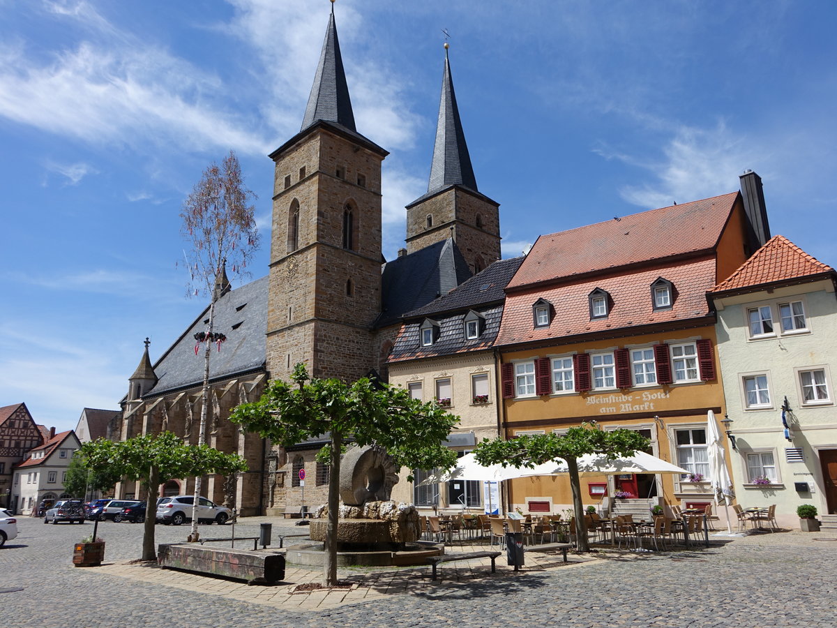 Gerolzhofen, Marktplatz mit St. Regiswindis Kirche (28.05.2017)