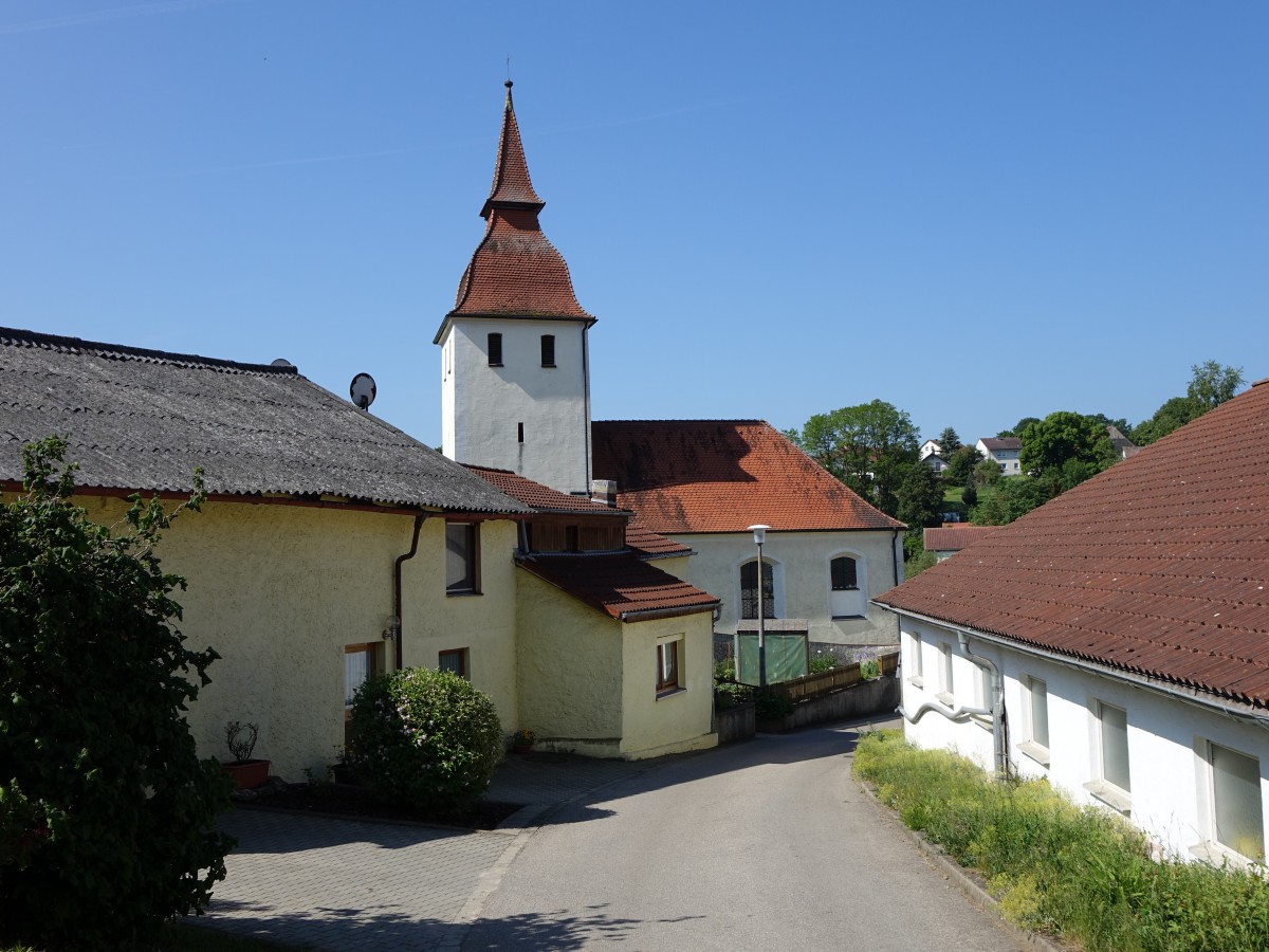 Gersdorf, kath. St. Nikolaus Kirche, Chorturmkirche, erbaut 1737 durch Gabriel de
Gabrieli (04.06.2015)