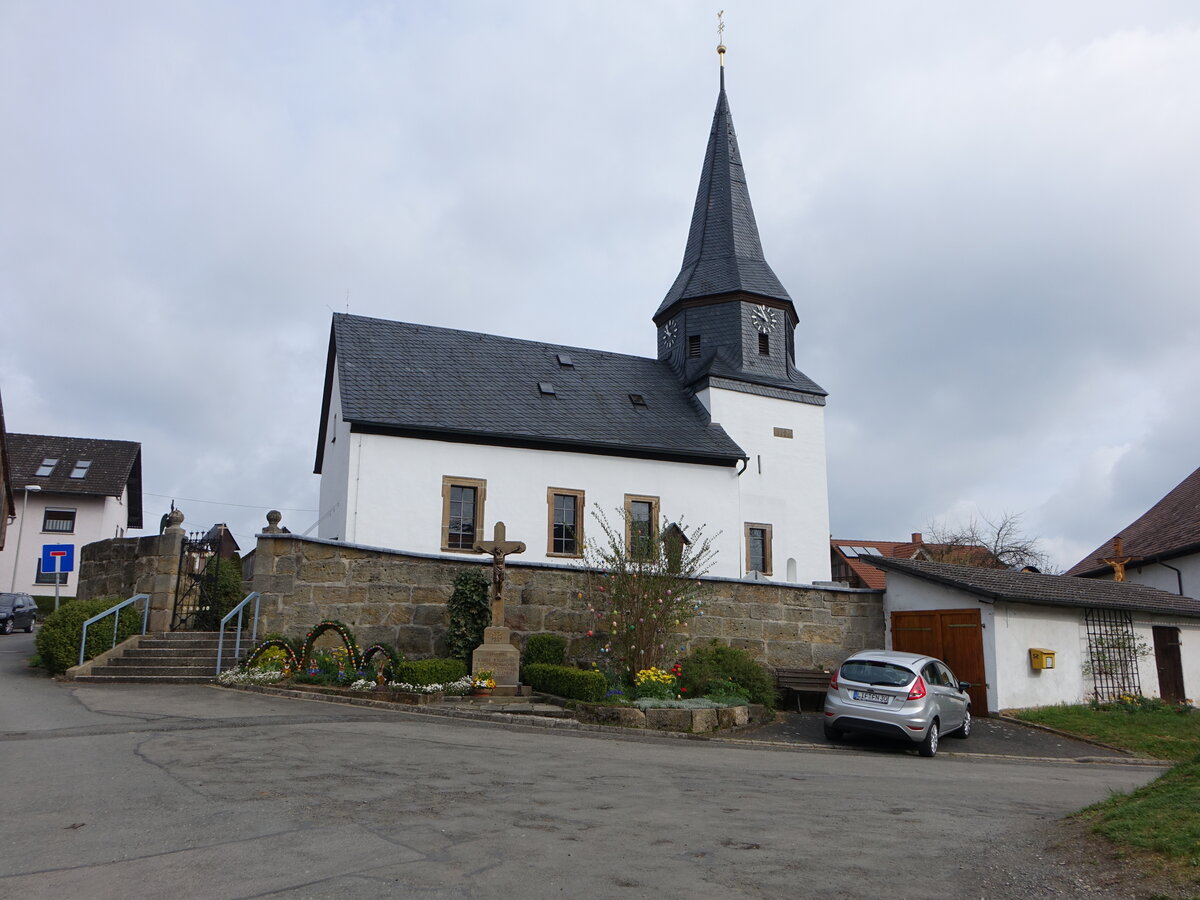 Geutenreuth, Pfarrkirche St. Erhard, einschiffige Chorturmkirche, erbaut 1743 (16.04.2017)