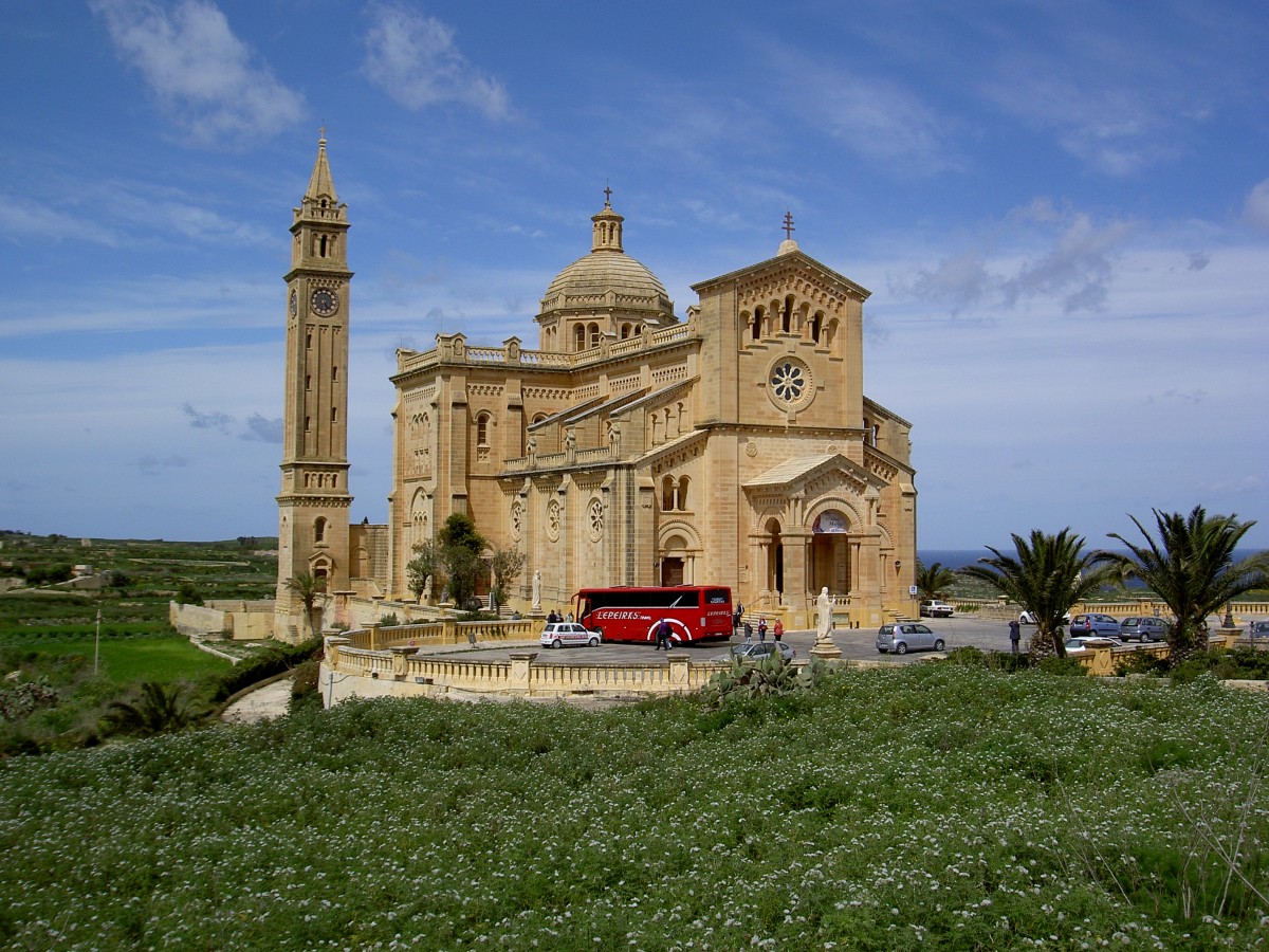 Ghammar, neoromanische Wallfahrtskirche Ta`Pinu, erbaut von 1920 bis 1931 (24.03.2014)