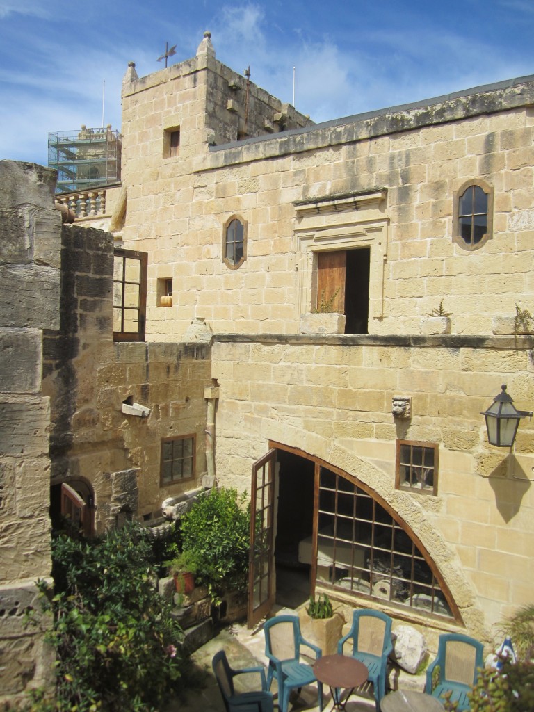 Gharb, Innenhof im Folklore Museum, Huser erbaut um 1500 (24.03.2014)