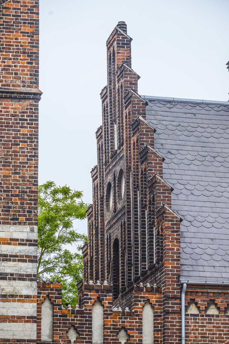 Giebel des Byens hus (deutsch: Haus der Stadt) am Stndertorvet in Roskilde. Aufnahme: 20. Juni 2023.