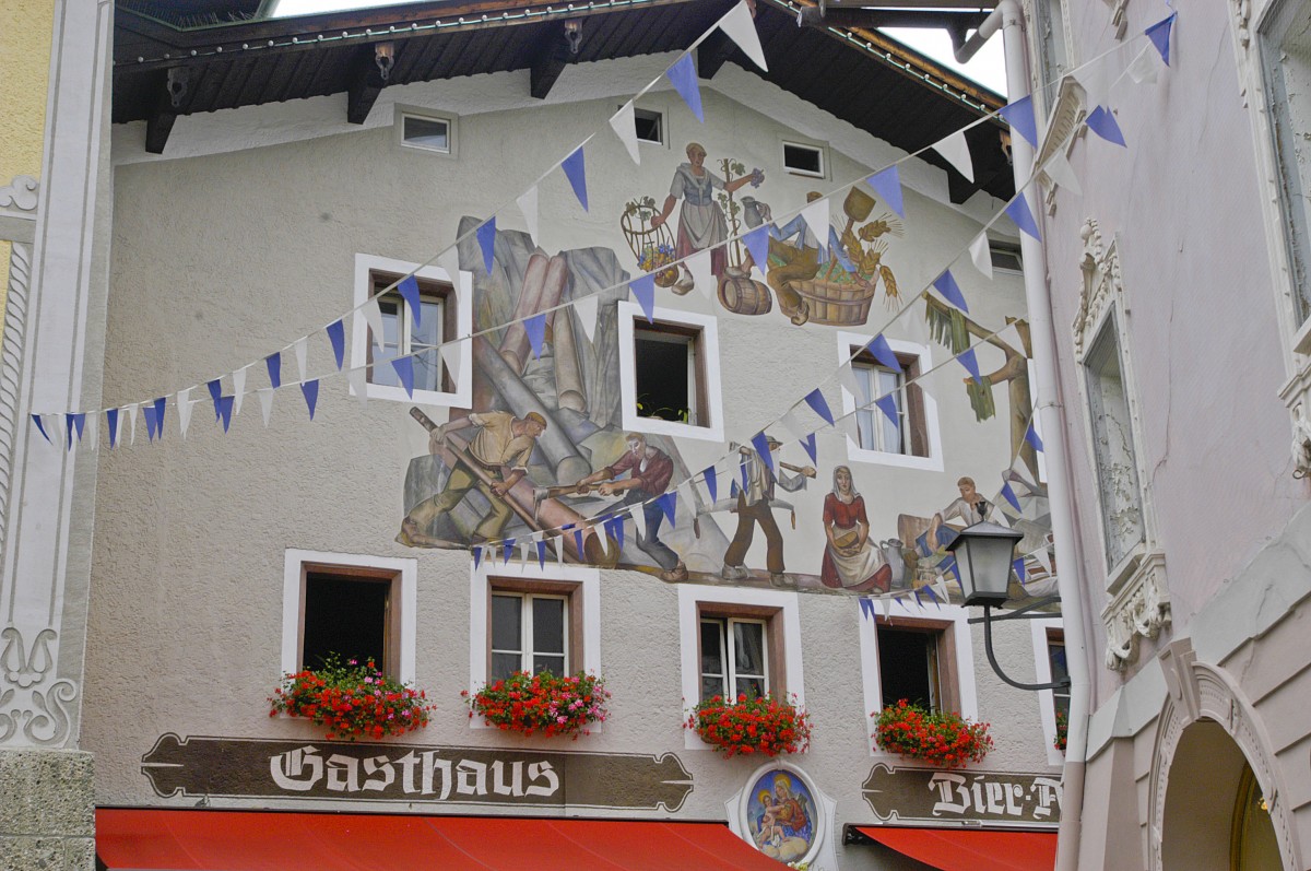 Giebel mit Lftlmalerei in Berchtesgaden. Aufnahme: Juli 2008.