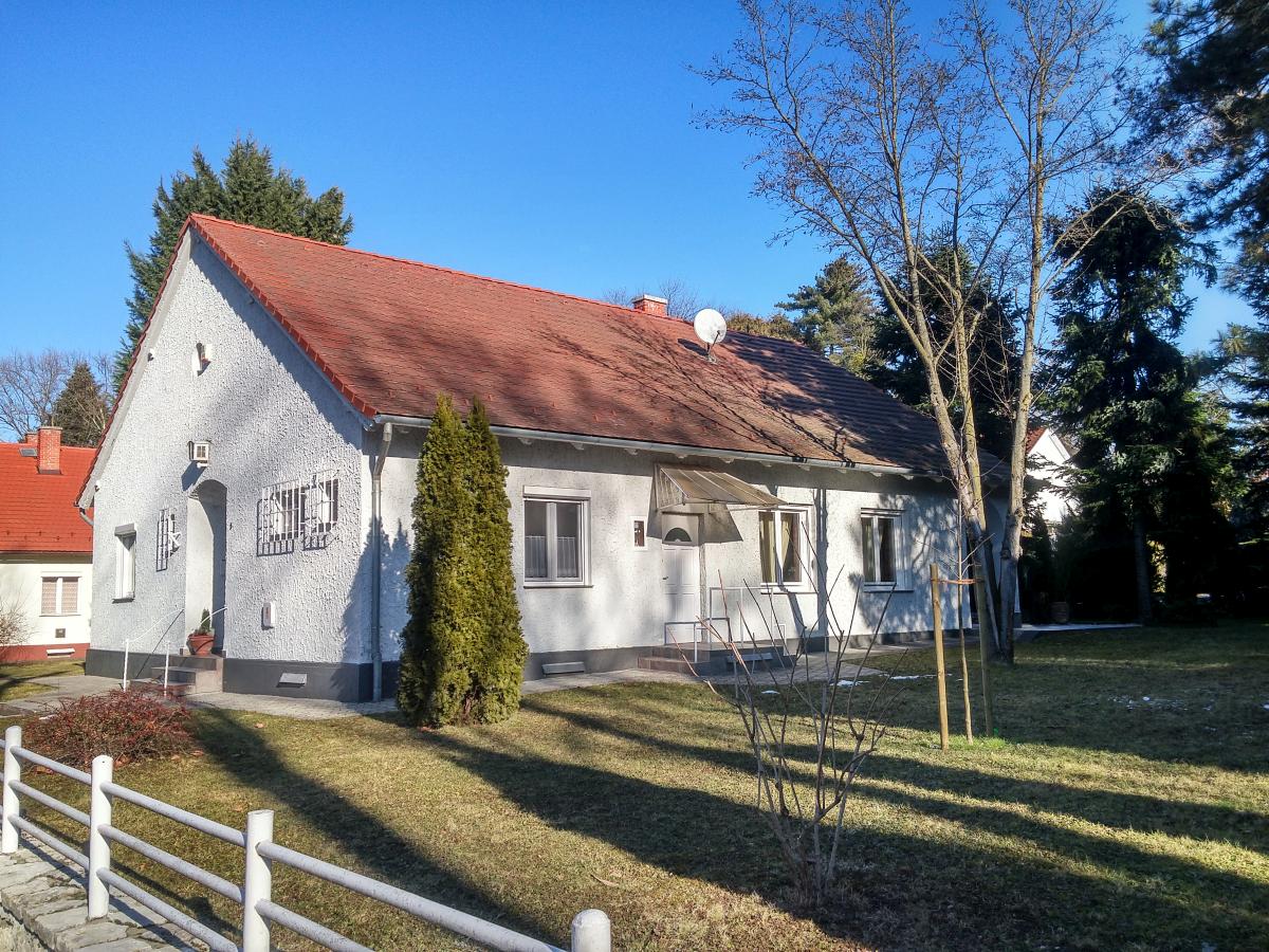 Giebelhaus auf dem MAORT Gebiet in Nagykanizsa. Die ordentliche und schn erhaltene Grundstcke sind hier selbstverstndlich. Foto: 11.01.2019, Nagykanizsa