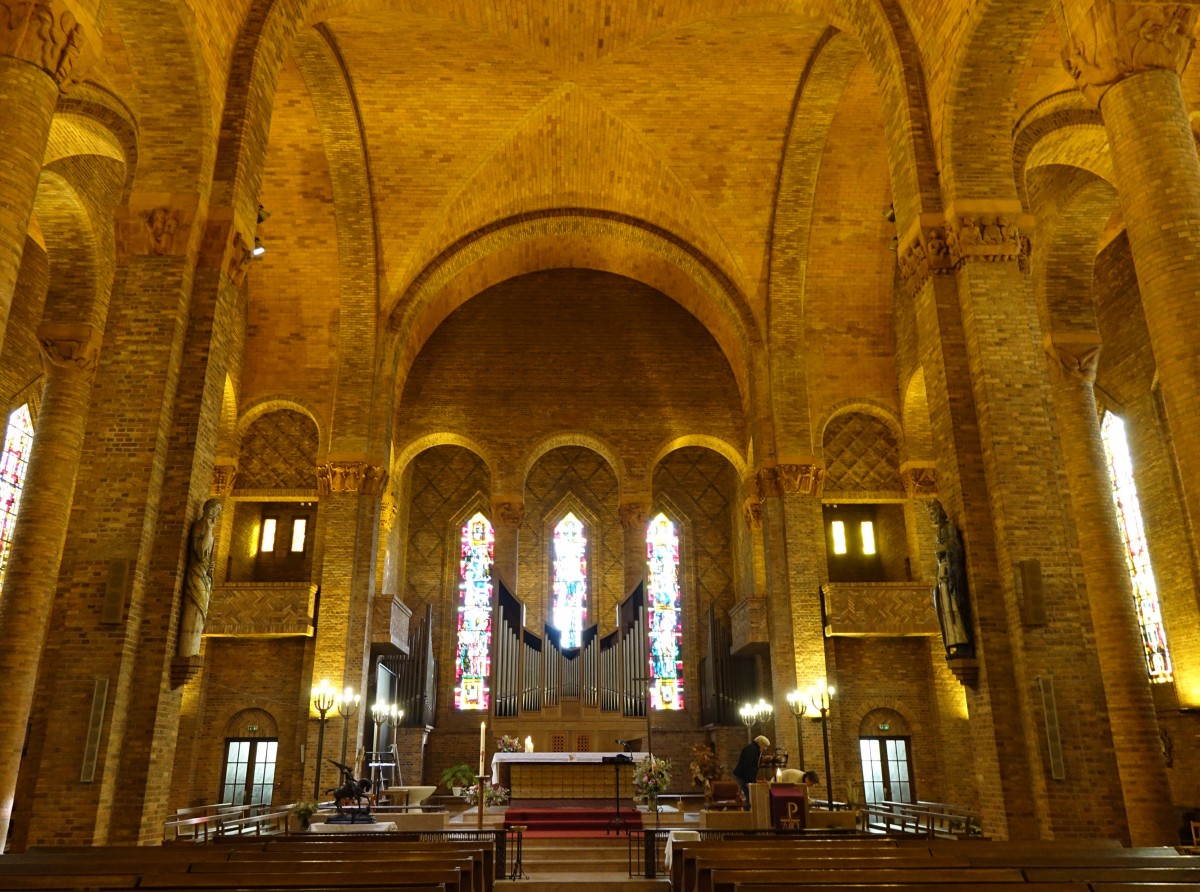 Gien, Mittelschiff der St. Jeanne d´Arc Kirche (29.10.2015)
