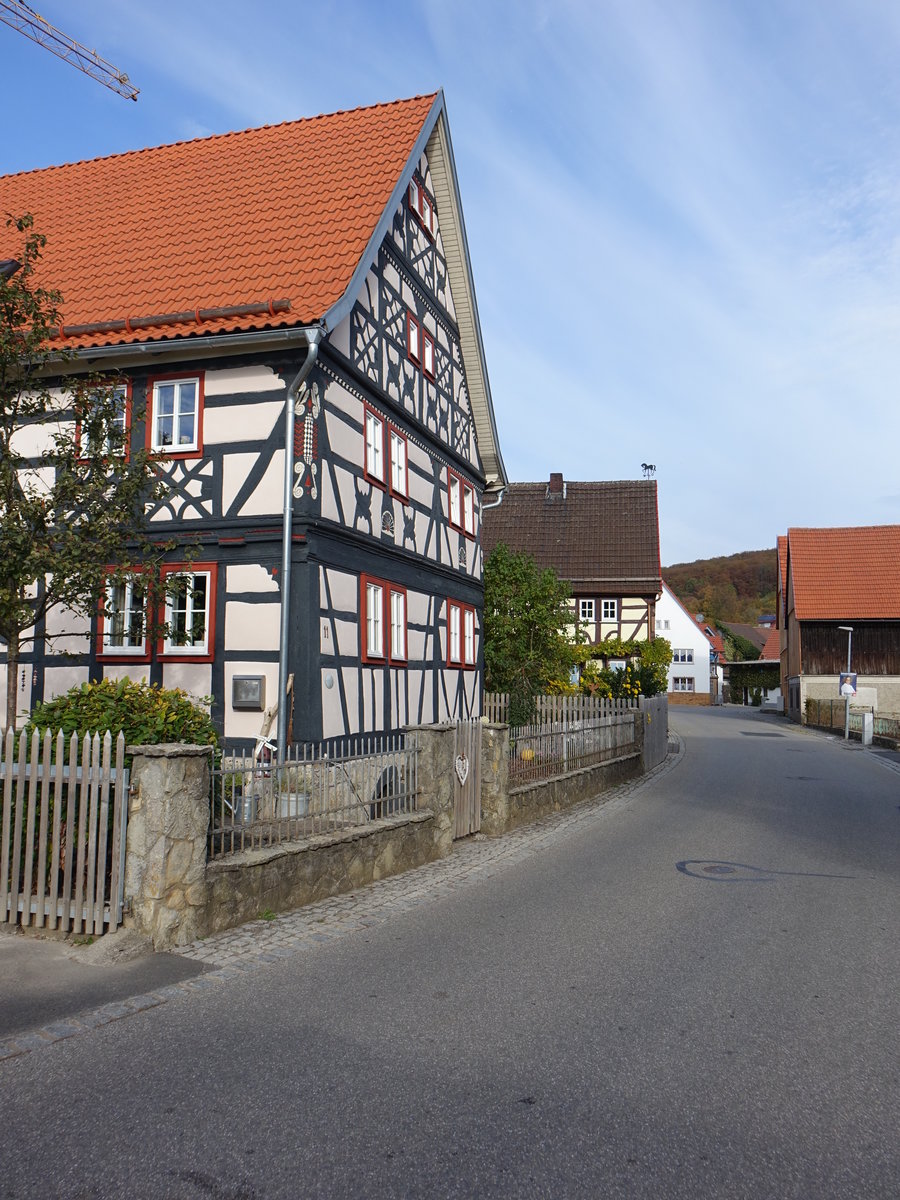 Ginolfs, historische Fachwerkhäuser in der Dorfstraße (16.10.2018)