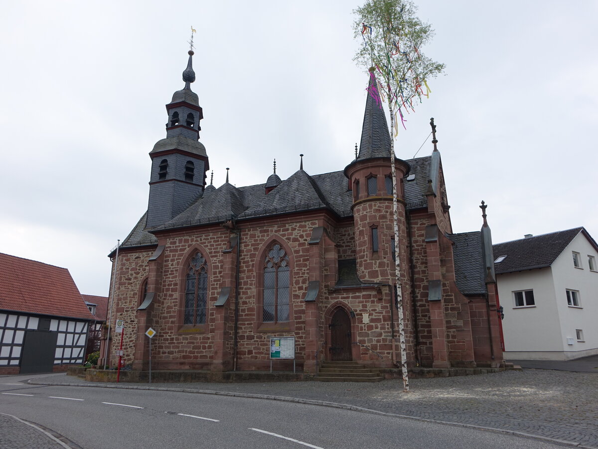 Ginseldorf, Pfarrkirche St. Johannes der Tufer, Chorturm von 1450, Langschiff erbaut bis 1898 (01.05.2022)