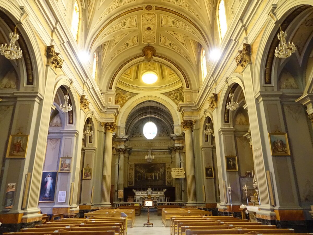 Gioia del Colle, Innenraum der Pfarrkirche St. Maria Maggiore (29.09.2022)