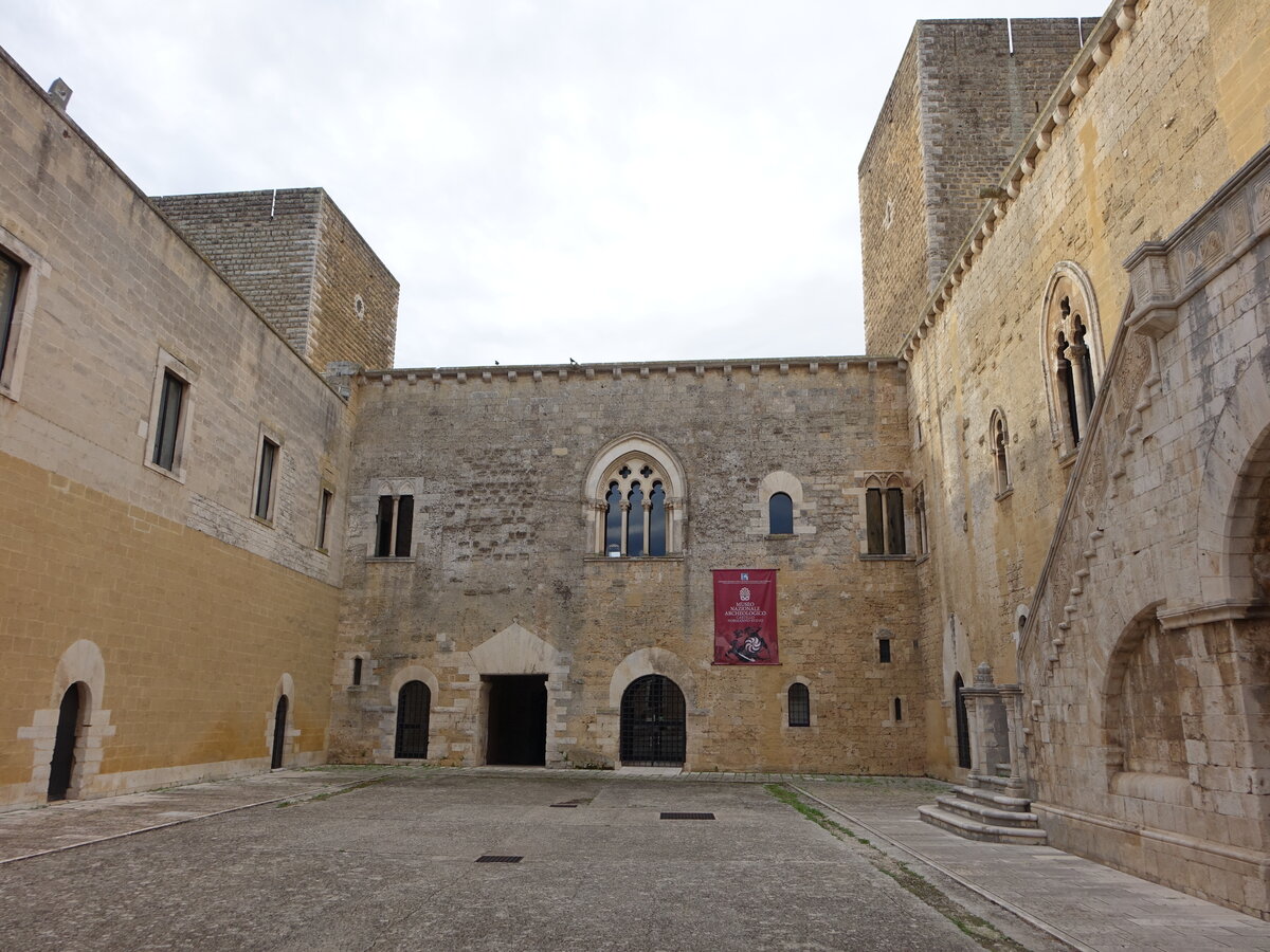 Gioia del Colle, Normannisch-staufische Burg, erbaut ab 1230 (29.09.2022)