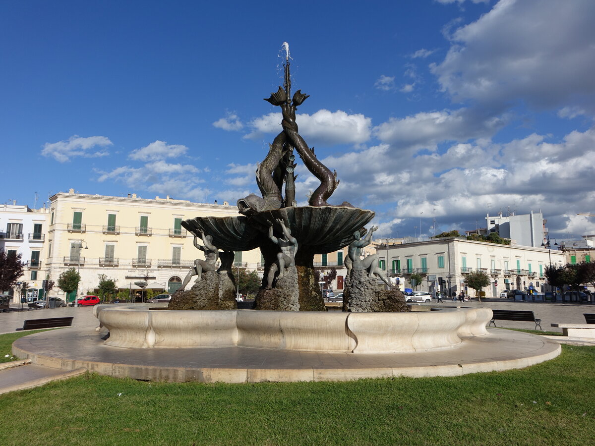 Giovinazzo, Fontana dei Tritoni an der Piazza Vittorio Emanuele II. (27.09.2022)