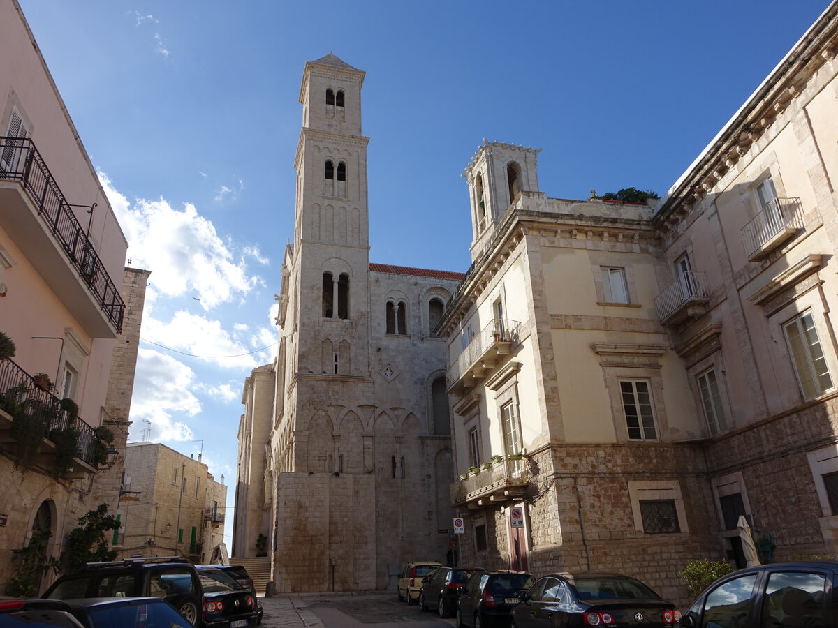 Giovinazzo, Kathedrale Santa Maria Assunta, erbaut im 12. Jahrhundert im  apulisch-romanischen Stil (27.09.2022)