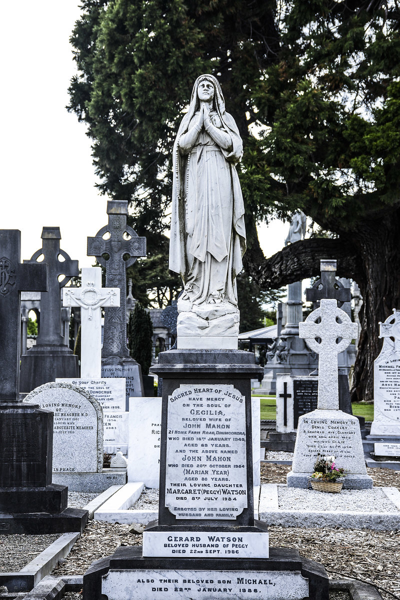 Glasnevin Cemetery (irisch Reilig Ghlas Naon) in Dublin  ist mit einer Flche von 50 ha der grte Friedhof Irlands.
Aufnahme:  1. Mai 2018.