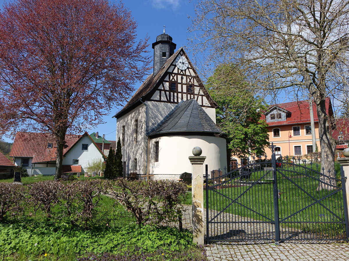 Gleina, romanische evangelische Kirche, erbaut von 1220 bis 1250, Umbau 1801 in die heutige Form (30.04.2023)
