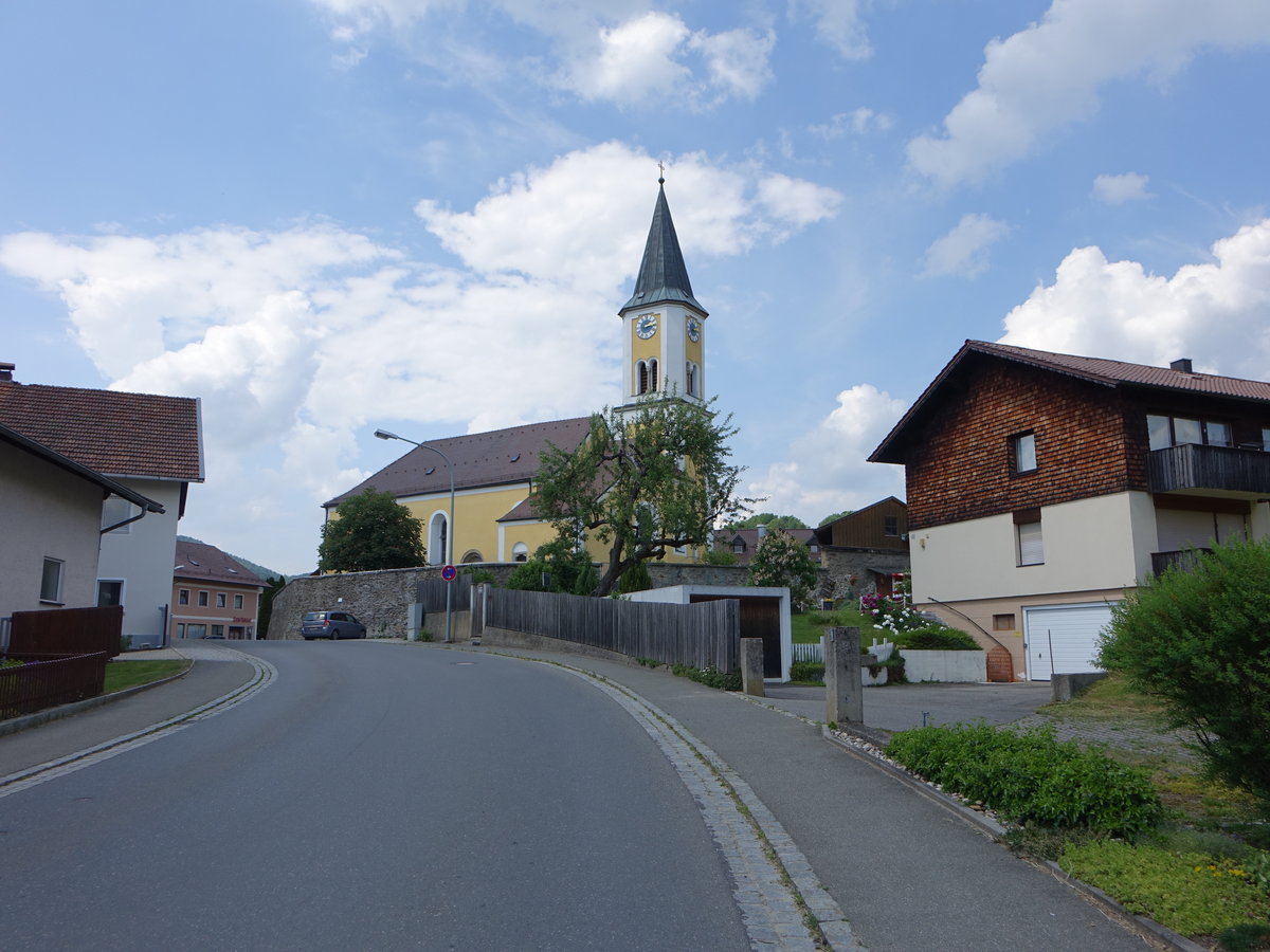 Gleienberg, kath. Pfarrkirche St. Bartholomus, erbaut von 1857 bis 1858 (03.06.2017)
