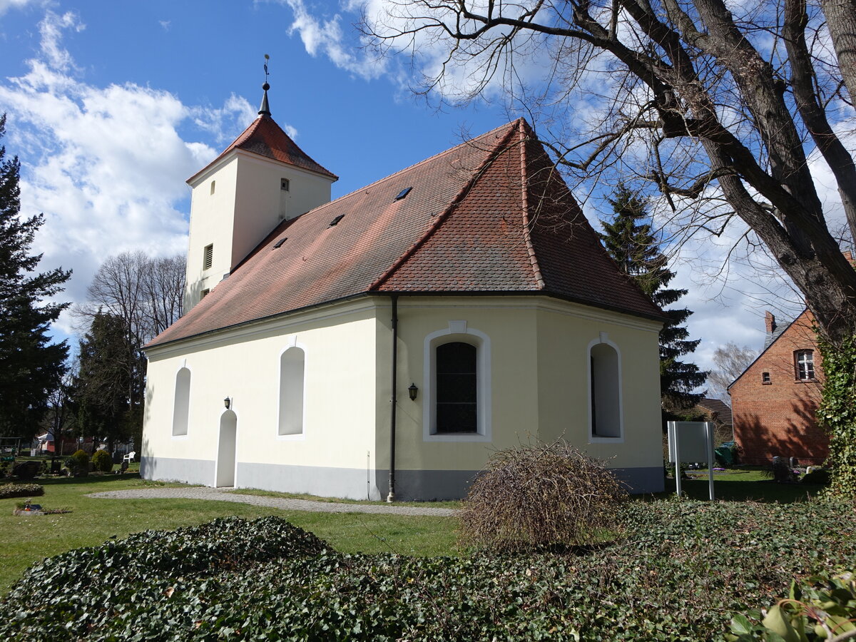 Glienick, evangelische Dorfkirche, erbaut ab 1400, saniert von 1907 bis 1908 (06.04.2026)