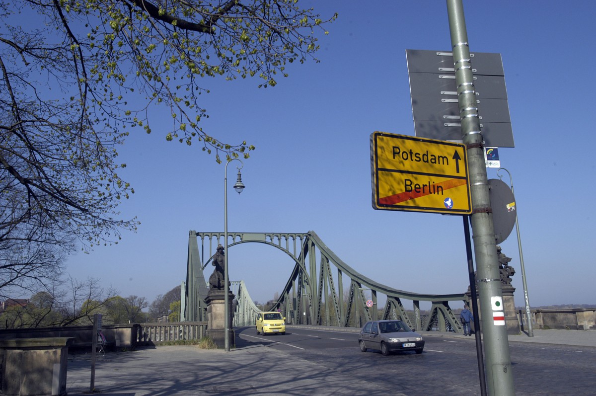 Glienicker Brcke zwischen Berlin-Wannsee und Berliner Vorstadt in Potsdam. Aufnahme: April 2007.