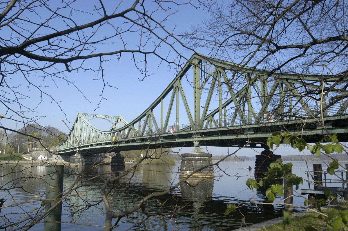 Glienicker Brcke zwischen Berlin-Wannsee und Berliner Vorstadt in Potsdam. Aufnahme: April 2007.