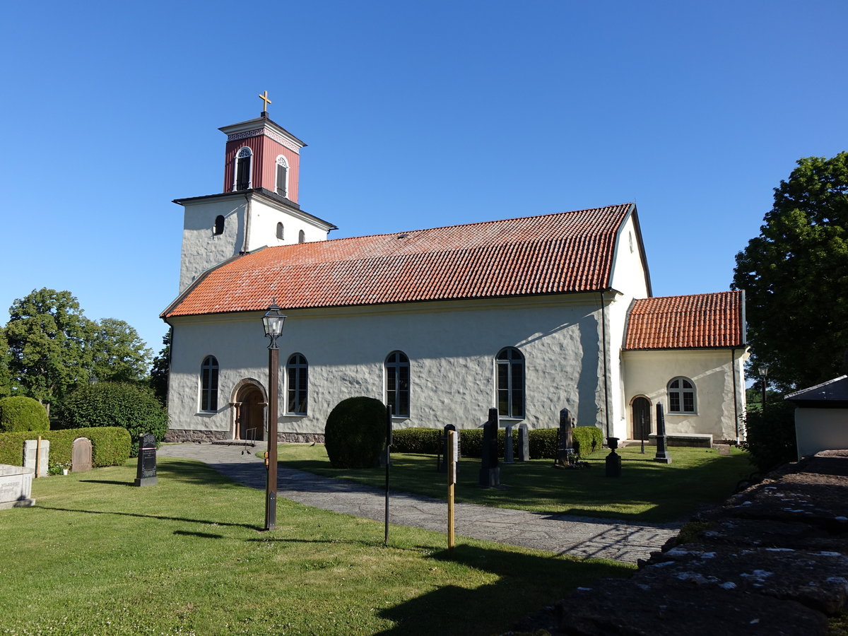 Glmminge, Ev. Kirche, erbaut 1819 durch Architekt J. Seren, Kirchturm von der alten Kirche aus dem 11. Jahrhundert (13.06.2016)