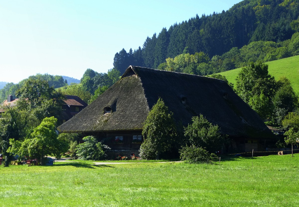Glottertal/Schwarzwald, dieses 300 Jahre alte Schwarzwaldhaus steht unter Denkmalschutz, Sept.2013